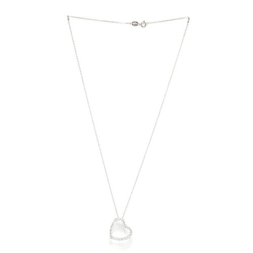 Cadena con dije de plata en caja