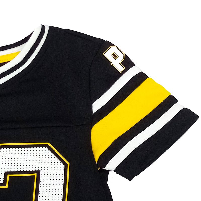 Camiseta-negra-con-estampado-para-niño