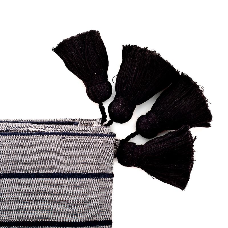 Pie de cama ancho con tassel