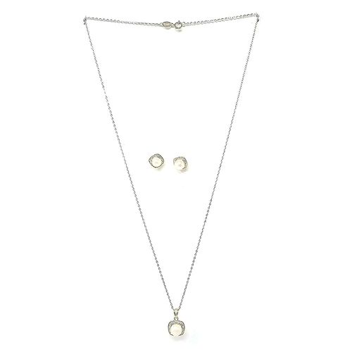 Set de aretes y cadena con dije de plata dorada