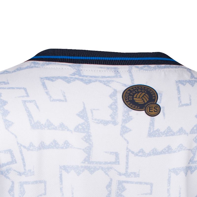 Camisa-blanca-manga-corta-visita-de-niño-el-salvador