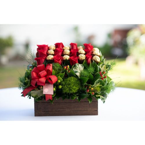 Cofre de rosas con chocolates