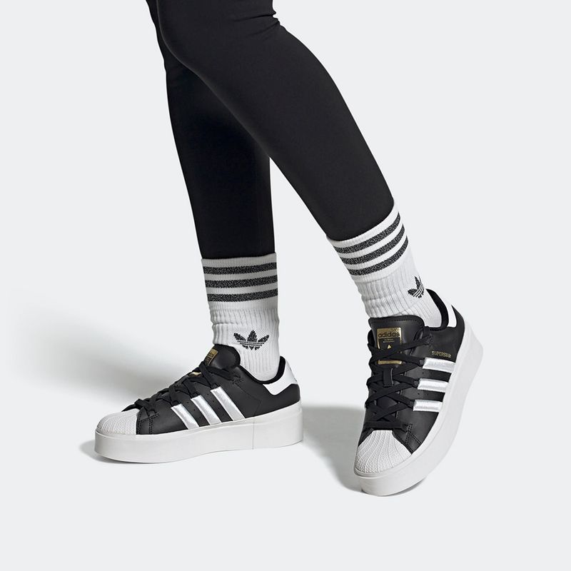 Calzado deportivo casual Adidas superstar bonega w negro/blanco para dama