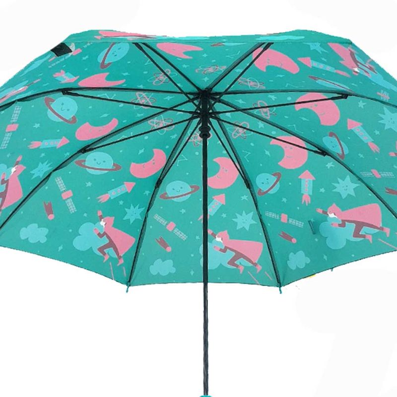 Sombrilla-verde-con-estampado-para-niño