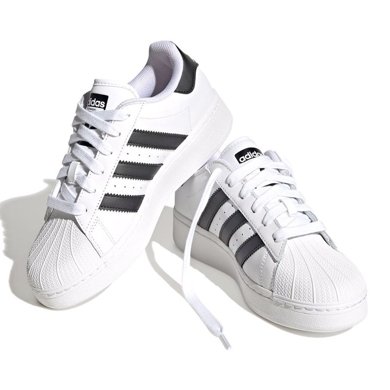 Calzado deportivo casual Adidas Originals Superstar blanco negro para dama