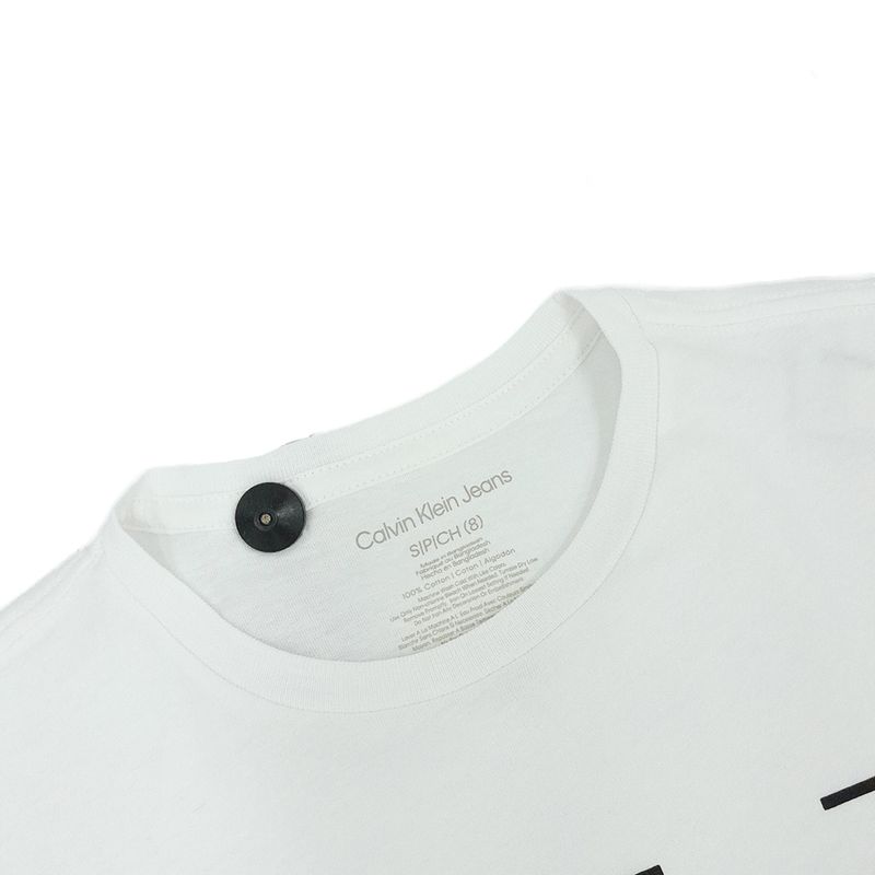 Camiseta-blanca-con-estampado-para-niño