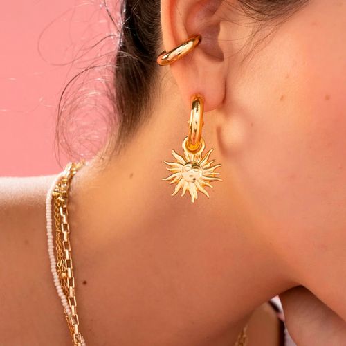 Argollas con dijes intercambiables color dorado para mujer