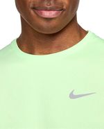 104588465_3