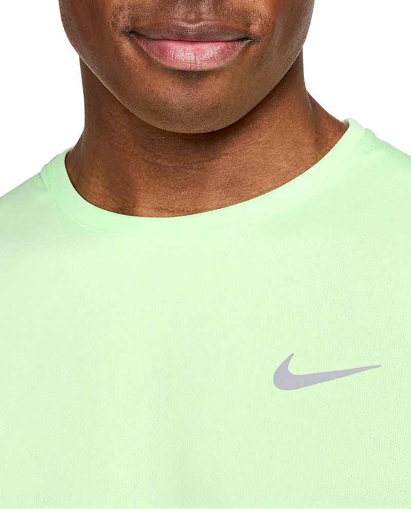 104588465_3