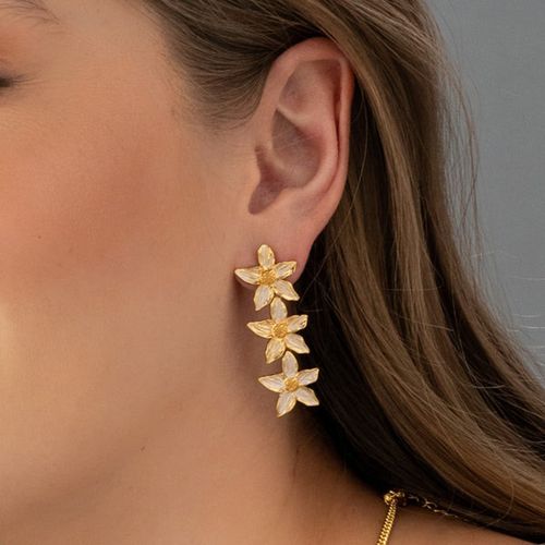 Aretes largos color dorado para mujer