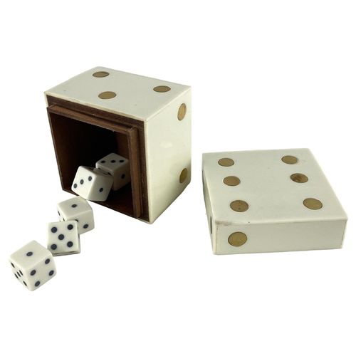 Juego de dados en caja 9.5 cm