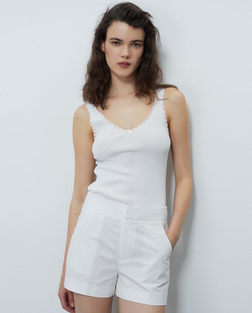 Short Sfera casual blanco de cintura corta para mujer