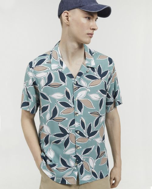 Camisa casual Sfera regular fit verde estampado tropical para hombre