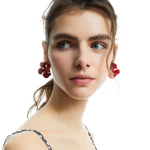 Aretes de flores rojos