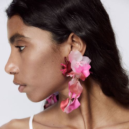 Aretes largos de flores