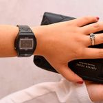 104401360Reloj-Casio-digital-metalico-negro-para-dama