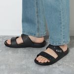 104640081-Sandalia-para-playa-Crocs-negra-para-hombre