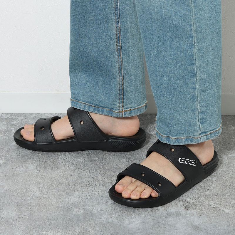 104640081-Sandalia-para-playa-Crocs-negra-para-hombre