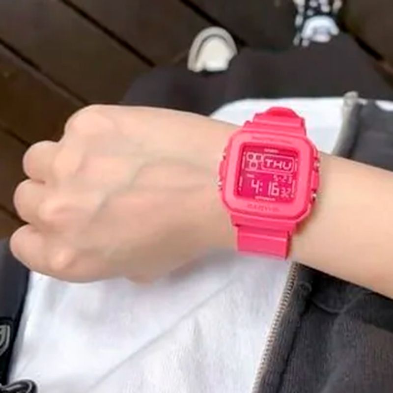 Reloj Baby G digital de resina en color rosado para mujer