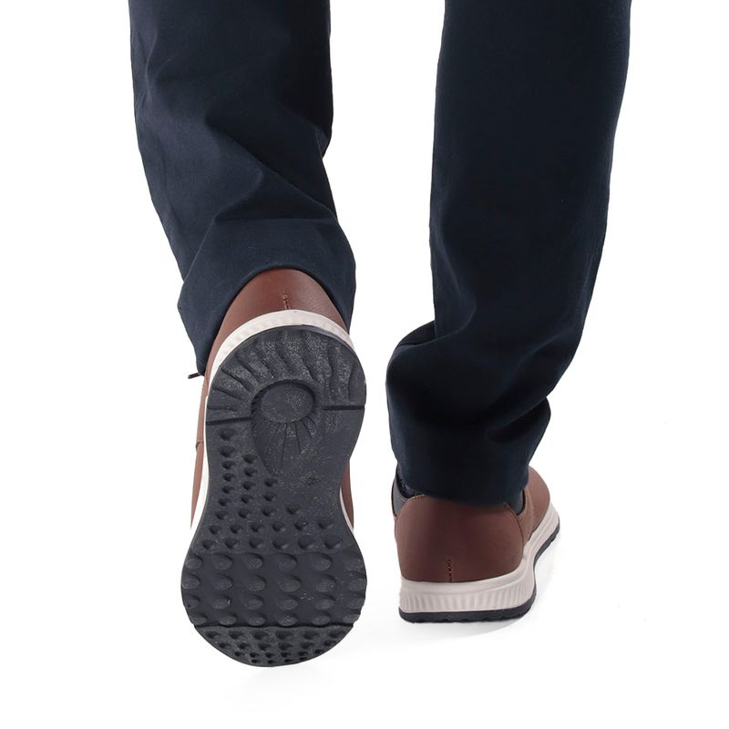 104207410-Zapato-casual-Unexpected-color-cafe-para-hombre