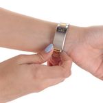 104631598-Reloj-Q-Q-analogo-de-metal-bicolor-para-mujer