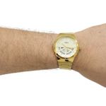 104631584-Reloj-Q-Q-analogo-de-metal-en-dorado-para-hombre