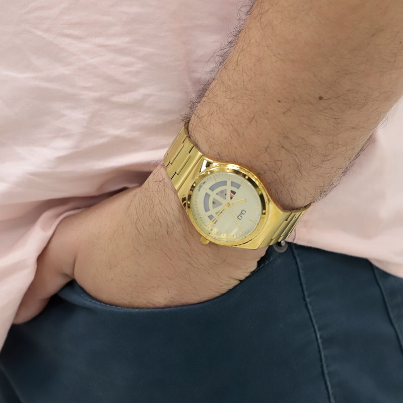 104631584-Reloj-Q-Q-analogo-de-metal-en-dorado-para-hombre