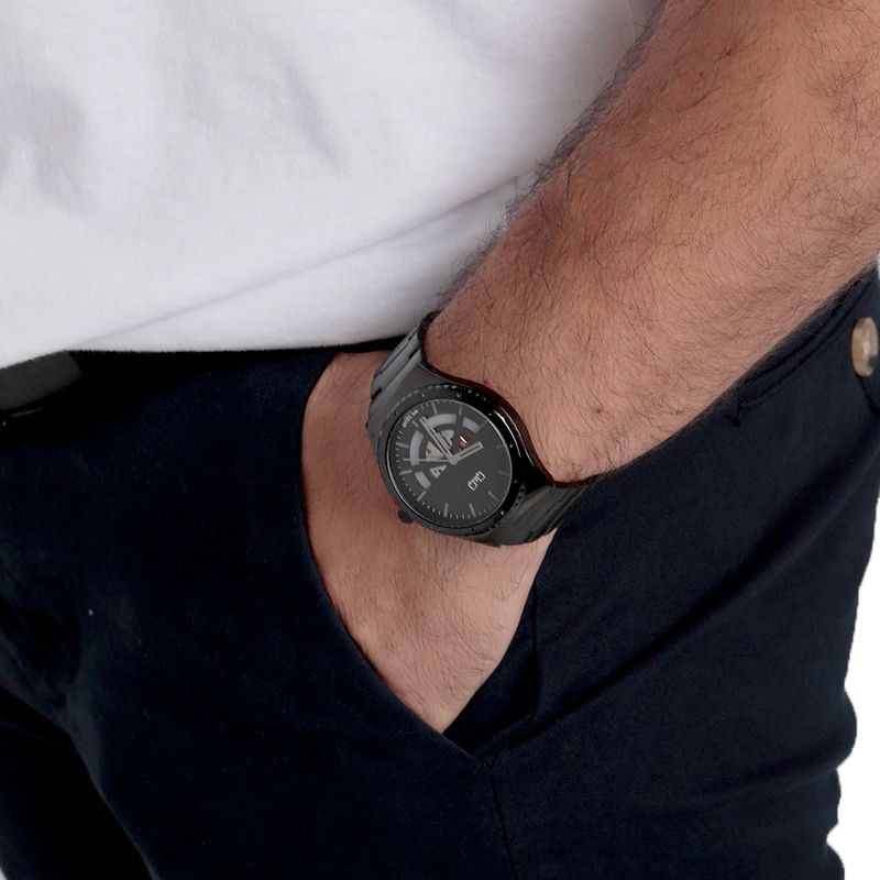 104631585-Reloj-Q-Q-analogo-de-metal-en-negro-para-hombre