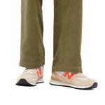 104666685-Zapato-New-Balance-574-deportivo-casual-beige-para-hombre