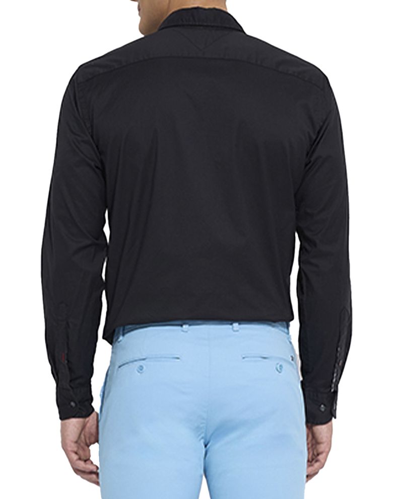 104656257-Camisa-casual-regular-fit-Tommy-Hilfiger-negra-solida-para-hombre
