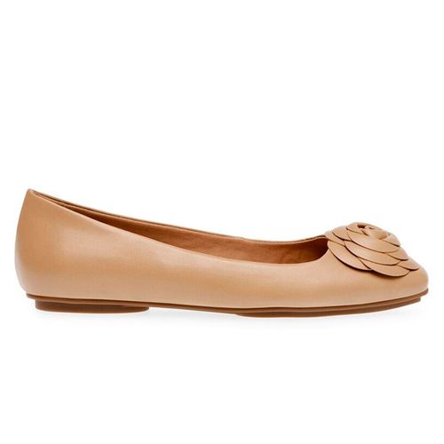Zapato casual ballerina Anne Klein nude para mujer
