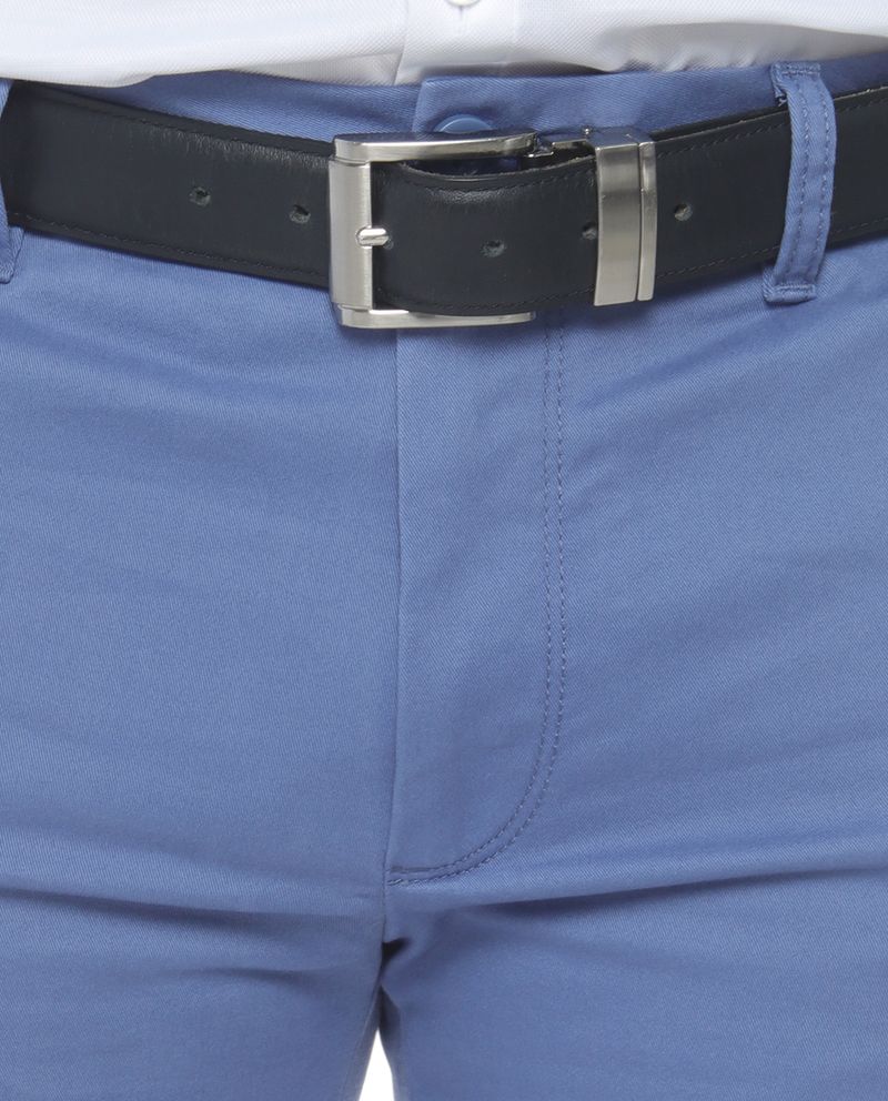 104601526-Pantalon-casual-Izod-slim-fit-celeste-solido-para-hombre