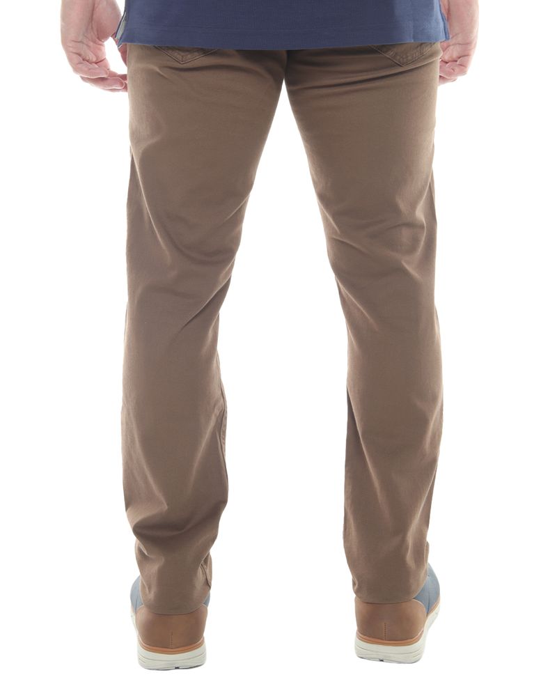 104601551-Pantalon-Izod-slim-fit-cafe-solido-para-hombre
