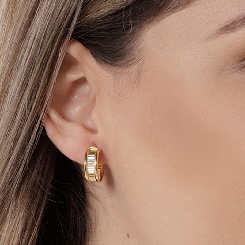 104592489-Aretes-cortos-de-plata-color-dorado-para-mujer