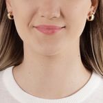 104592489-Aretes-cortos-de-plata-color-dorado-para-mujer