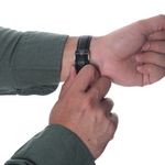 104399881-Reloj-Q-Q-analogo-de-cuero-negro-para-hombre