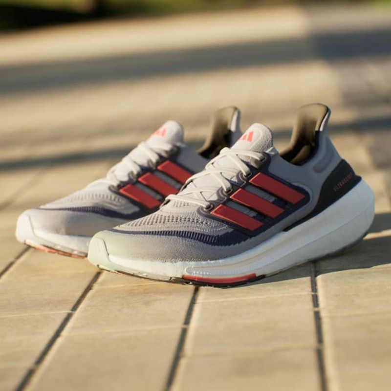 104688634-Zapato-Adidas-Ultraboost-Light-23-deportivo-gris-para-hombre