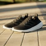 104688645-Zapato-Adidas-Ultraboost-Light-23-deportivo-negro-para-hombre