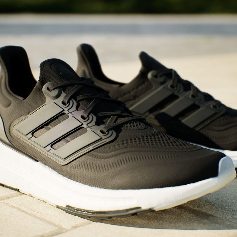 104688645-Zapato-Adidas-Ultraboost-Light-23-deportivo-negro-para-hombre