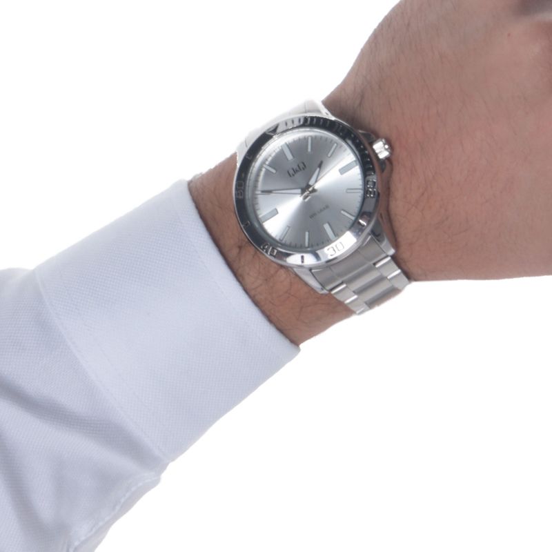 104658701-Reloj-Q-Q-analogo-de-metal-en-plateado-para-hombre