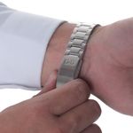 104658701-Reloj-Q-Q-analogo-de-metal-en-plateado-para-hombre