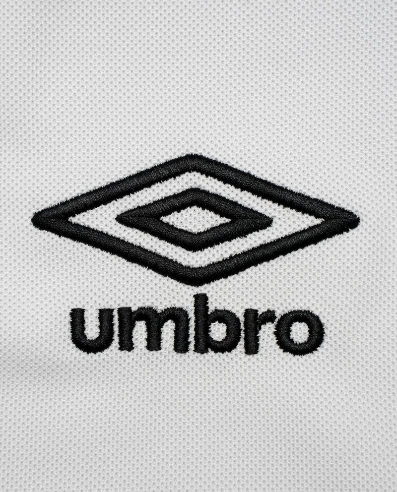 104614647-Camiseta-deportiva-blanca-Umbro-Aguila-2024-25