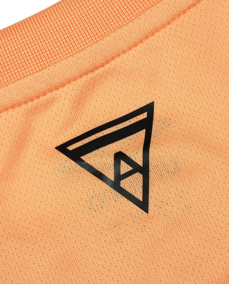 104614652-Camiseta-de-entrenamiento-naranja-Aguila-2024-25
