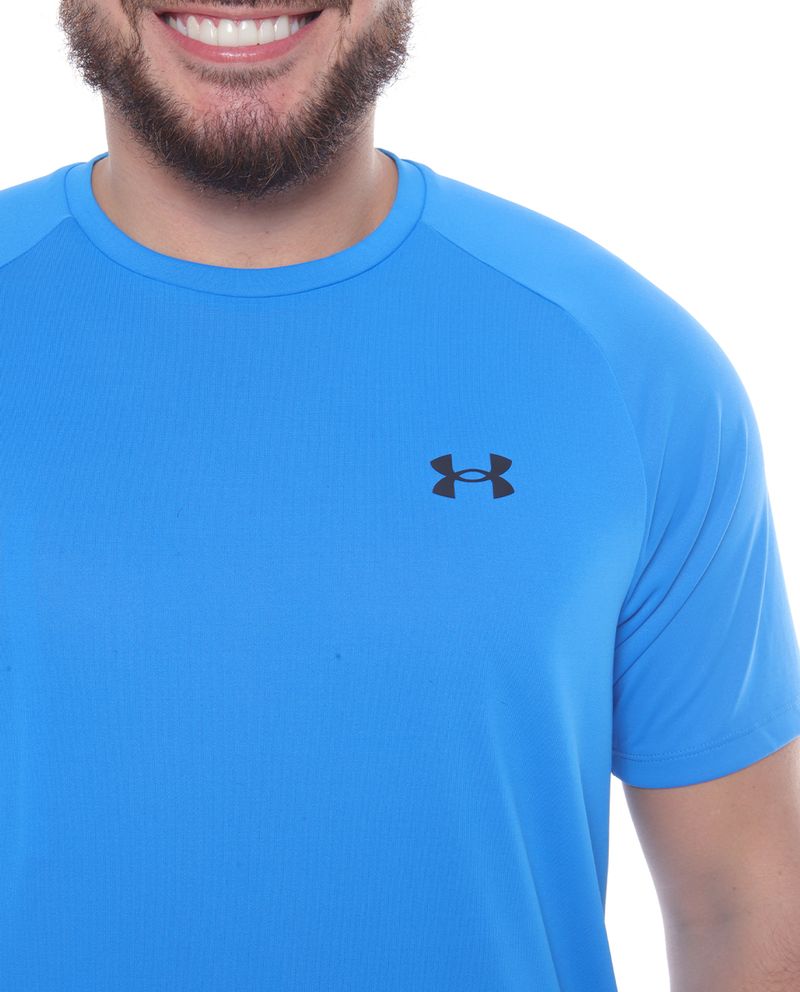 104631066-Camiseta-deportiva-basica-Under-Armour-celeste-solida-para-hombre