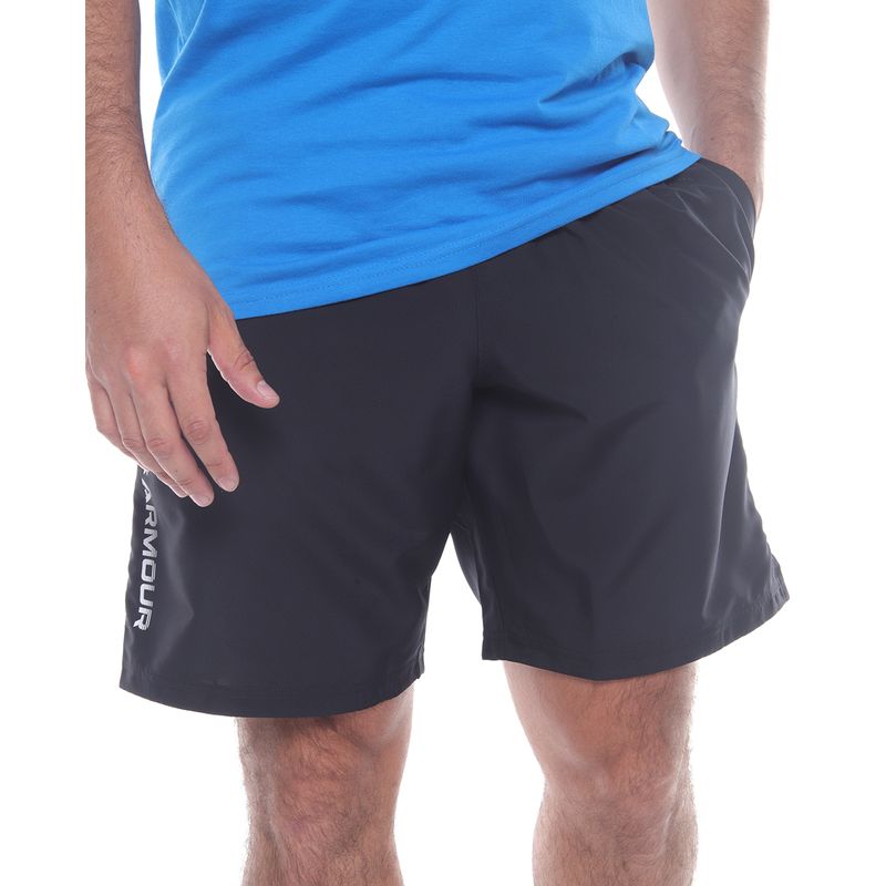 Short deportivo Under Armour negro solido para hombre