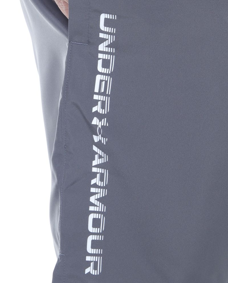 104631107-Short-deportivo-Under-Armour-gris-solido-para-hombre