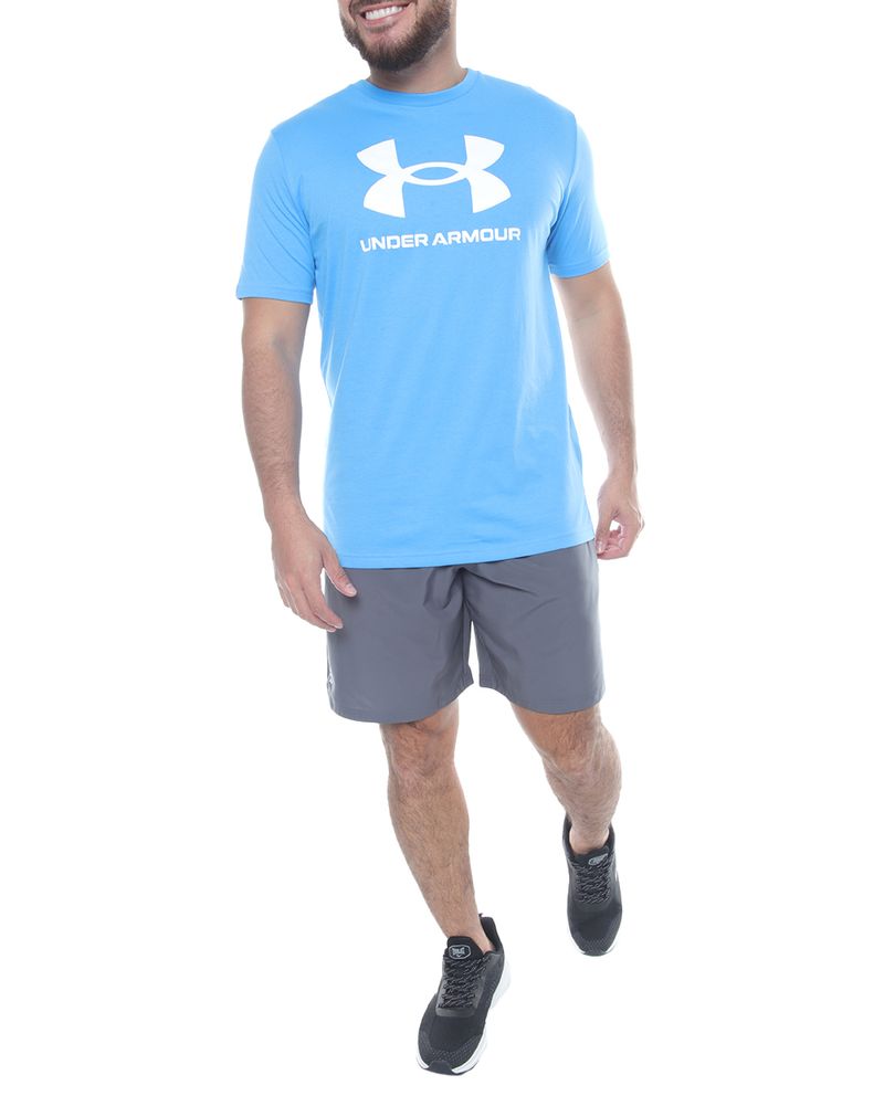 104631107-Short-deportivo-Under-Armour-gris-solido-para-hombre