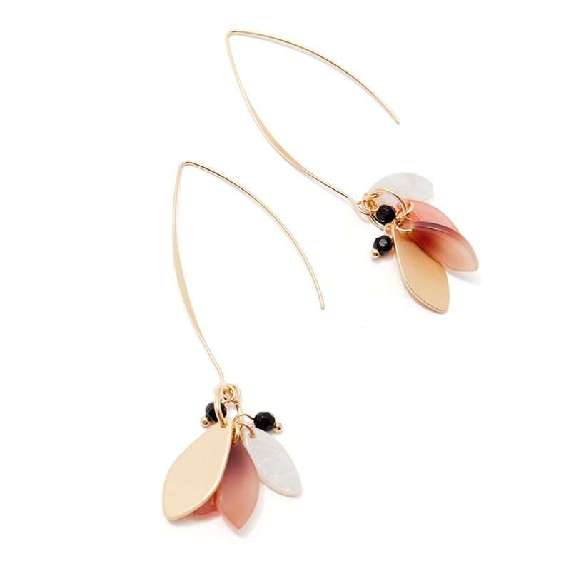 104676414-Set-de-collar-y-aretes-color-dorado-