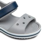 104701799-BLACK-FRIDAY-Sandalia-Crocs-gris-para-niño