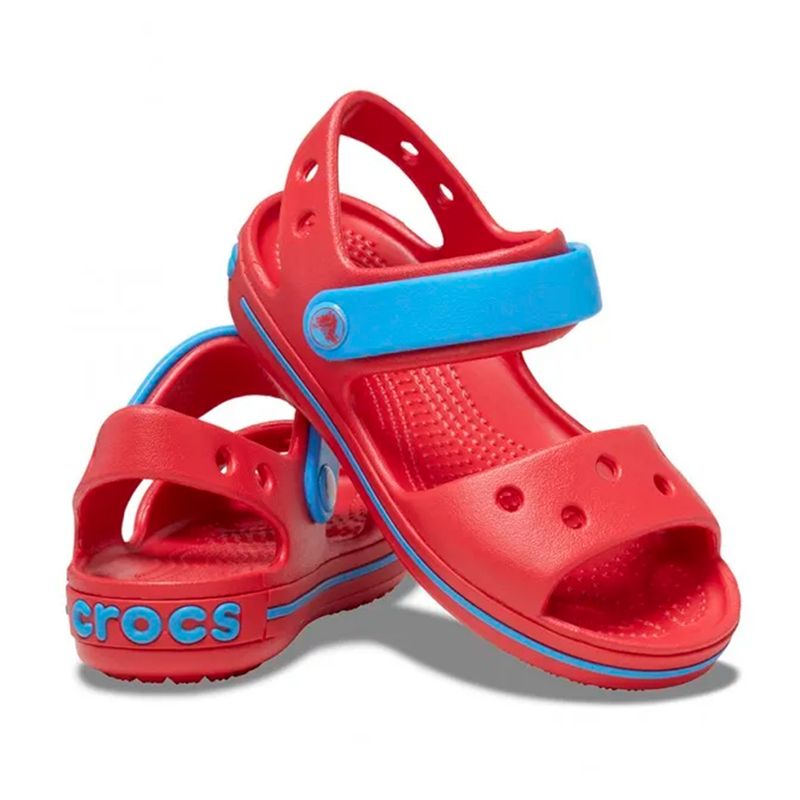 104701806-BLACK-FRIDAY-Sandalia-Crocs-color-rojo-para-niño